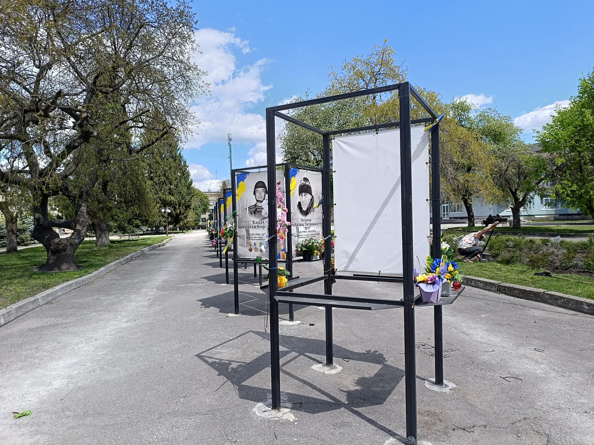 Новини Козятина - фото з Знову пошкодилися портрети Героїв на Алеї пам’яті