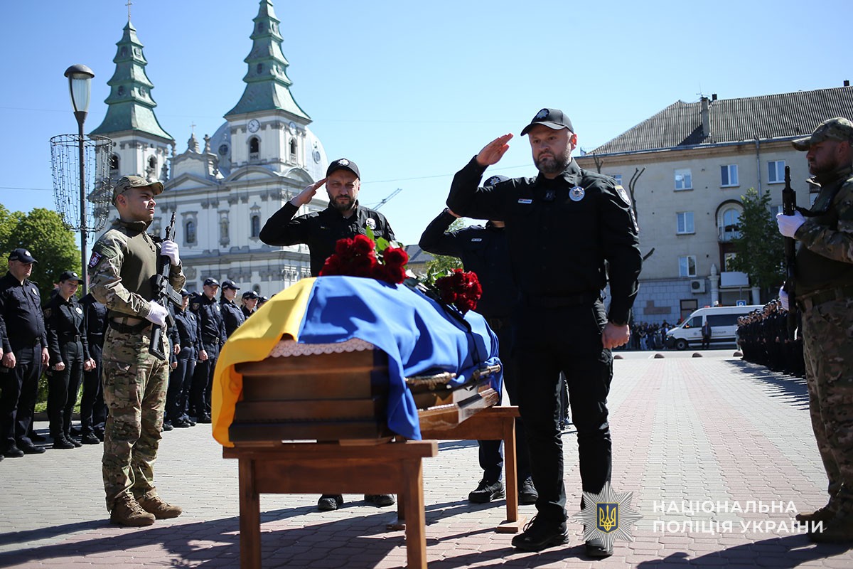 Новини Тернополя - фото з У Тернополі прощалися із загиблим поліцейським Василем Паньківим