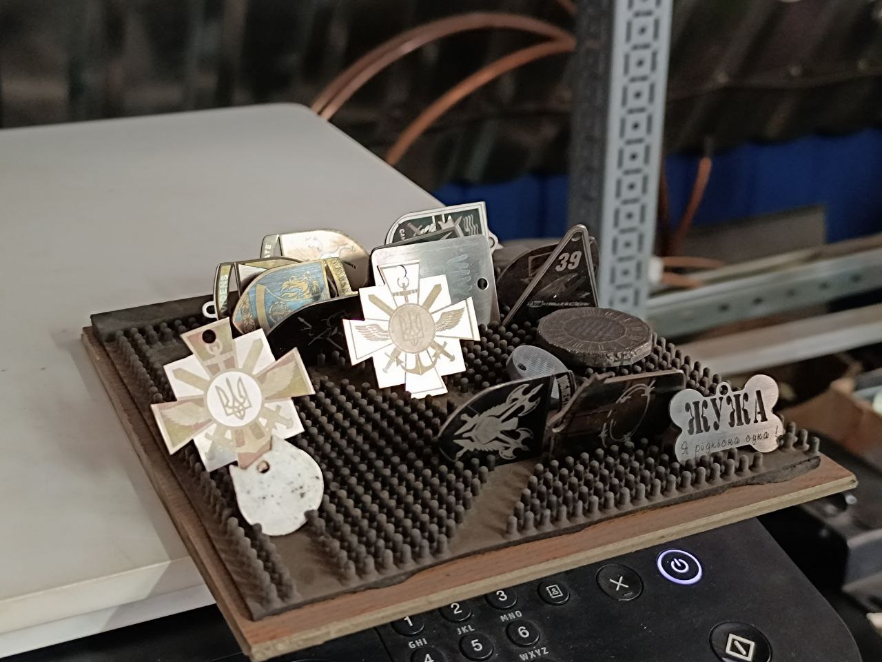 Новини Вінниці - фото з «Я вже не думав про заробіток»: як майстер створює лоти для зборів і пам’ятку для військових