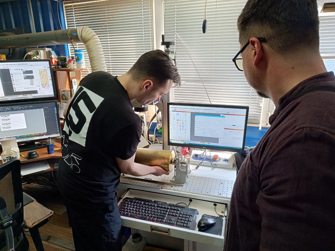 Новини Вінниці - фото з «Я вже не думав про заробіток»: як майстер створює лоти для зборів і пам’ятку для військових