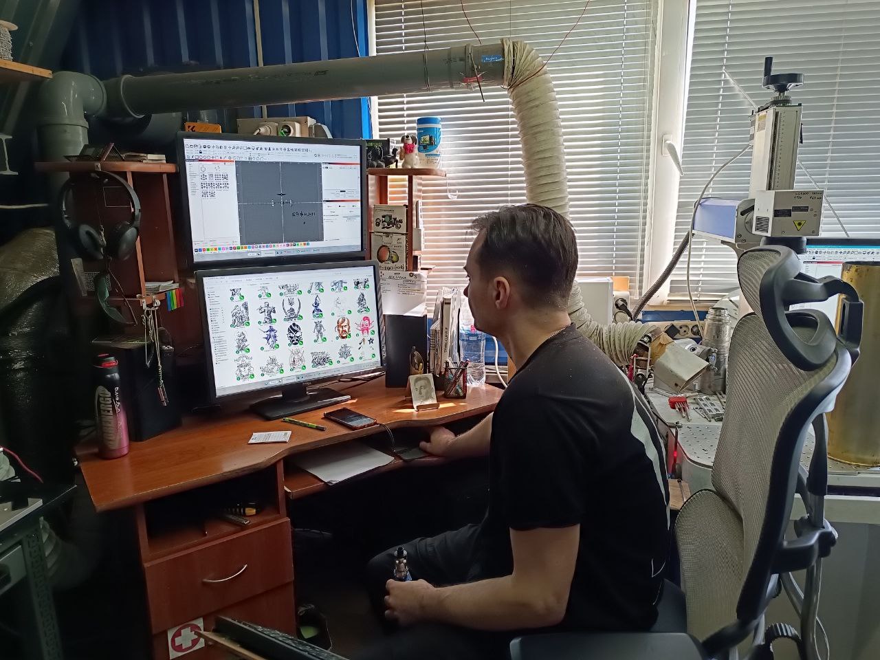 Новини Вінниці - фото з «Я вже не думав про заробіток»: як майстер створює лоти для зборів і пам’ятку для військових