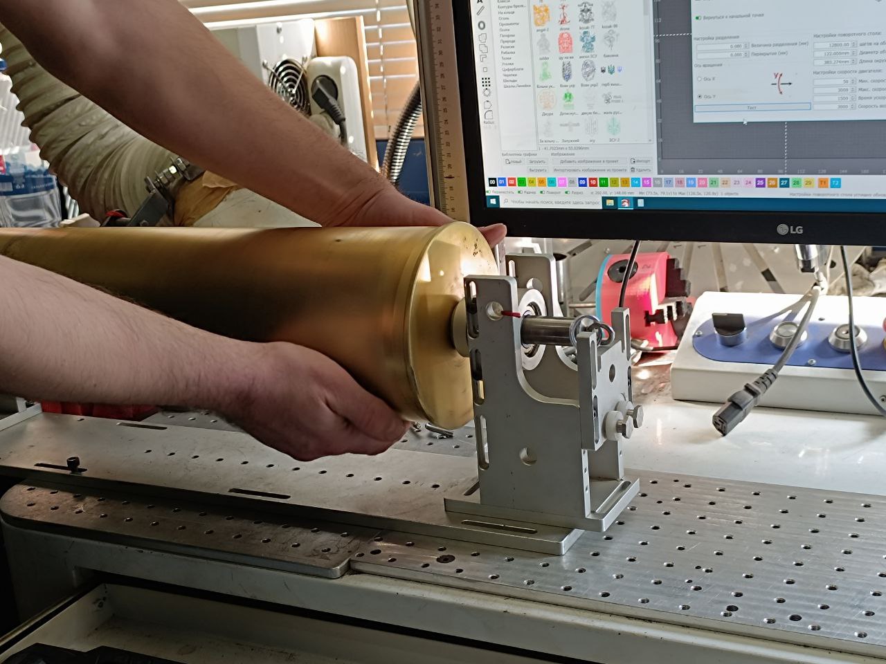 Новини Вінниці - фото з «Я вже не думав про заробіток»: як майстер створює лоти для зборів і пам’ятку для військових