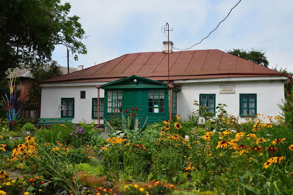 Новини Вінниці - фото з Гвоздика Коцюбинського. Як письменник привіз насіння квітки в Україну