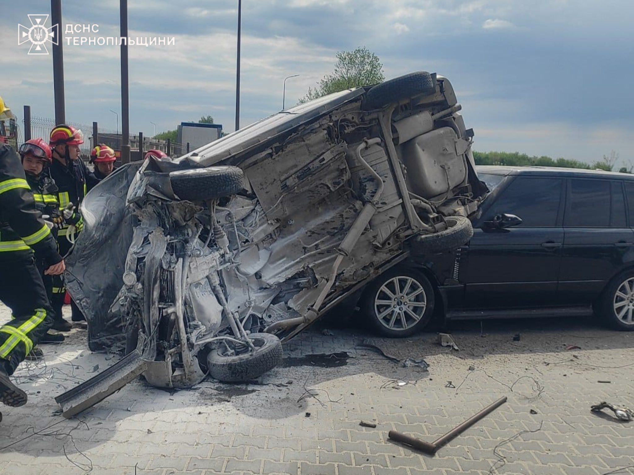 Новини Тернополя - фото з ДТП біля Смиківців. Автівка перекинулась