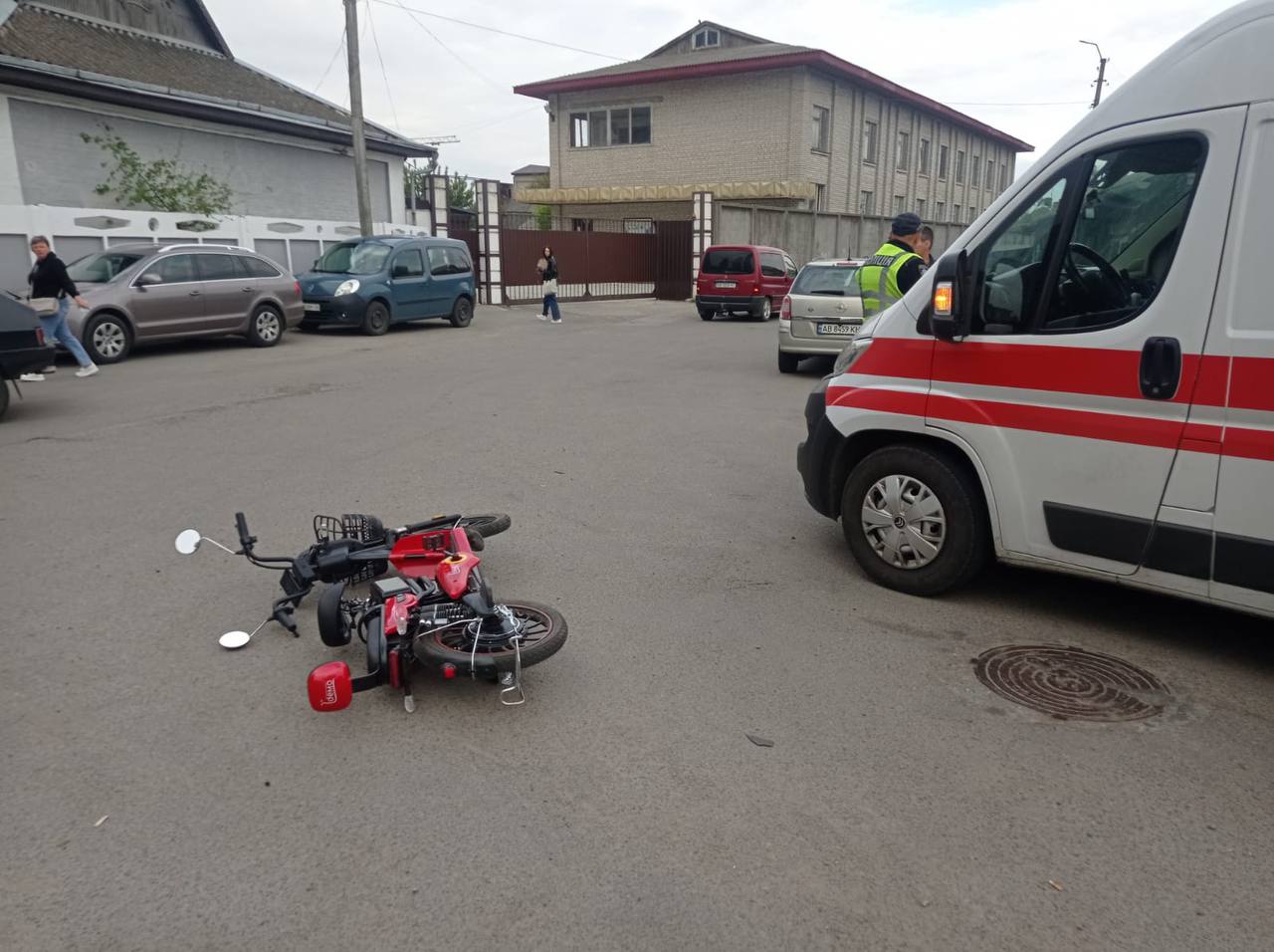 Новини Козятина - фото з Ранкове ДТП у Козятині. Легковик зіткнувся з електровелосипедом