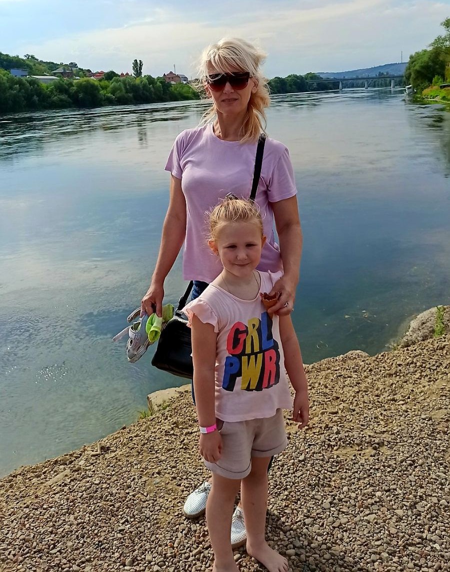 Новини Вінниці - фото з Щоб врятувати донечці іграшку, мама ризикувала життям: спогади переселенки з Маріуполя