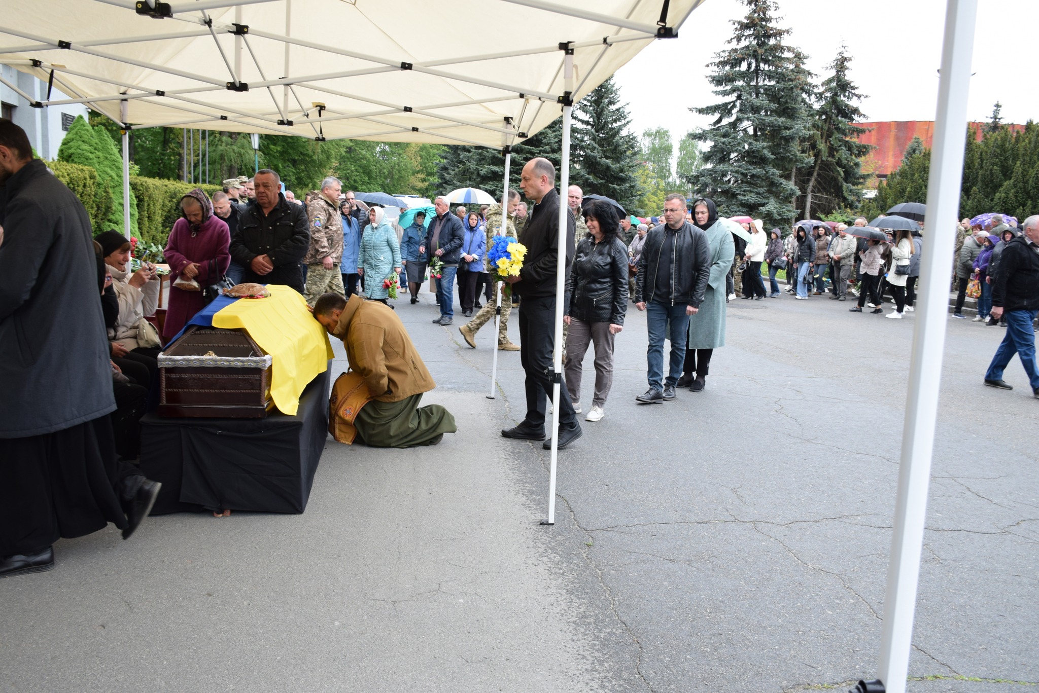 Новини Хмельницького - фото з У Шепетівці попрощалися із загиблим захисником Володимиром Пшеничним