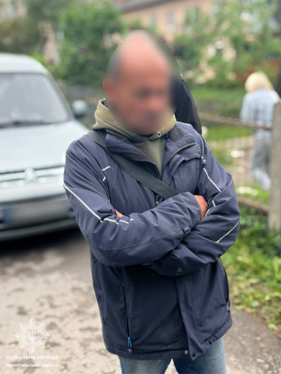 З ознаками сп'яніння та без посвідчення водій вантажівки врізався в припарковану легківку