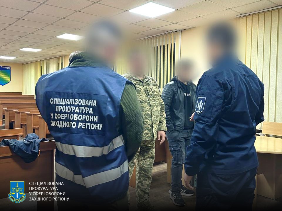 Новини Хмельницького - фото з Затримали проректора Хмельницької прикордонної академії: будував дім руками підлеглих