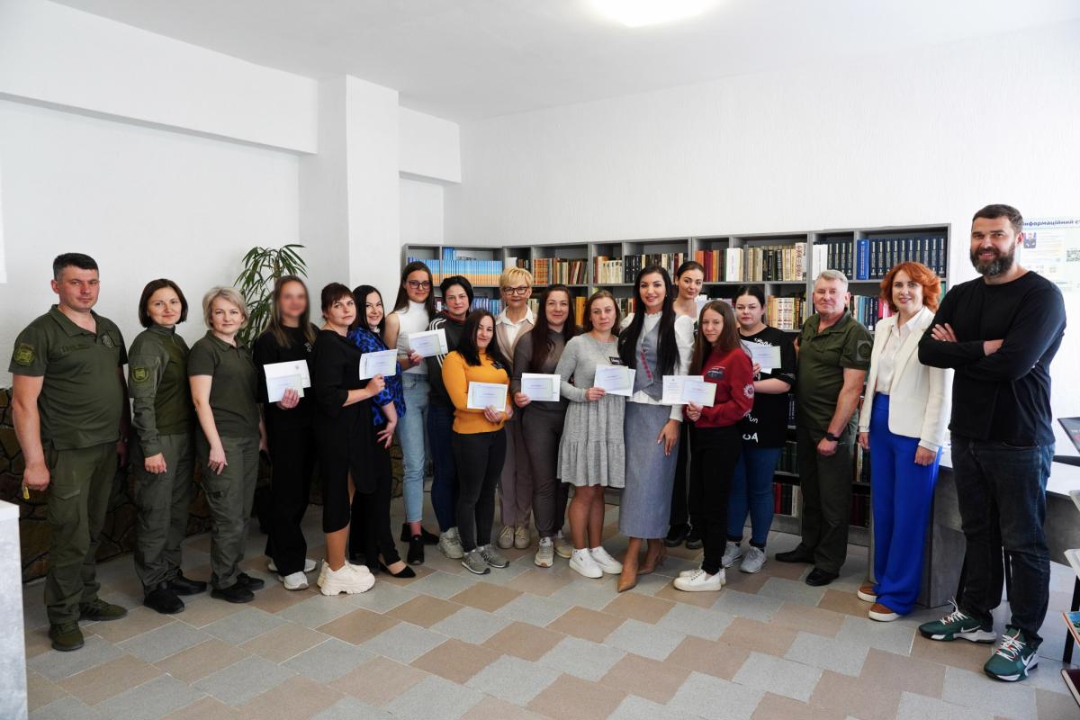 Новини Тернополя - фото з «Я змогла відчути себе вільною». Десять жінок у Збаразькій виправній колонії здобули фах перукаря