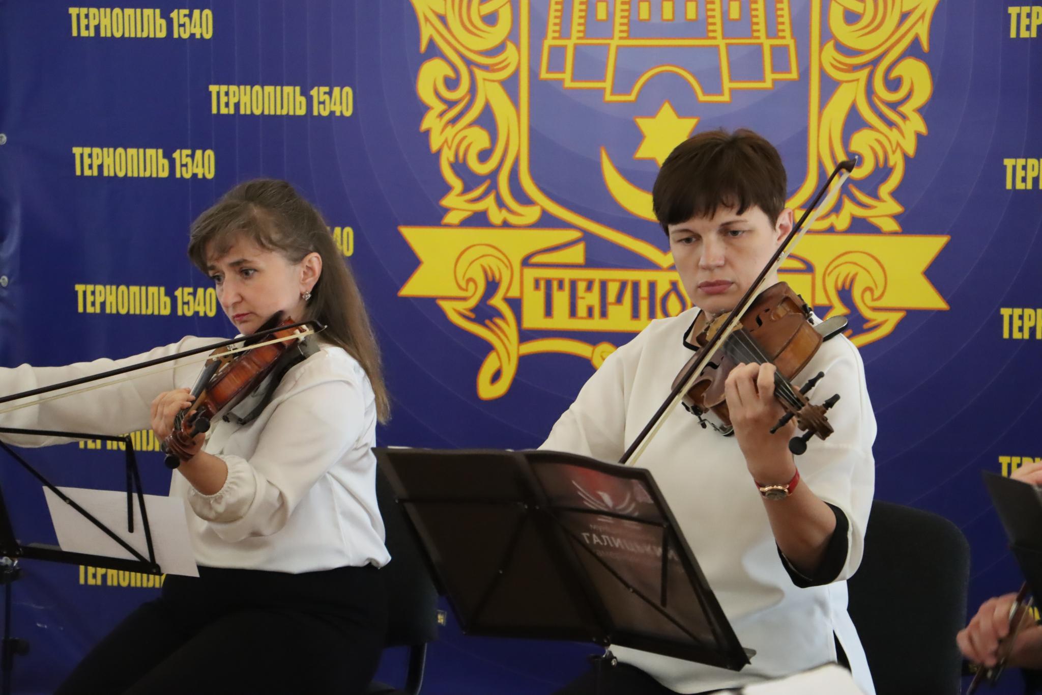 «Ми Є»: в Українському домі музикою відзначили День Європи та підтримали ЗСУ