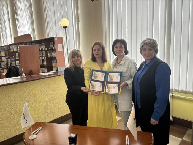 Новини Вінниці - фото з У Вінниці презентували поштову марку на честь українських матерів