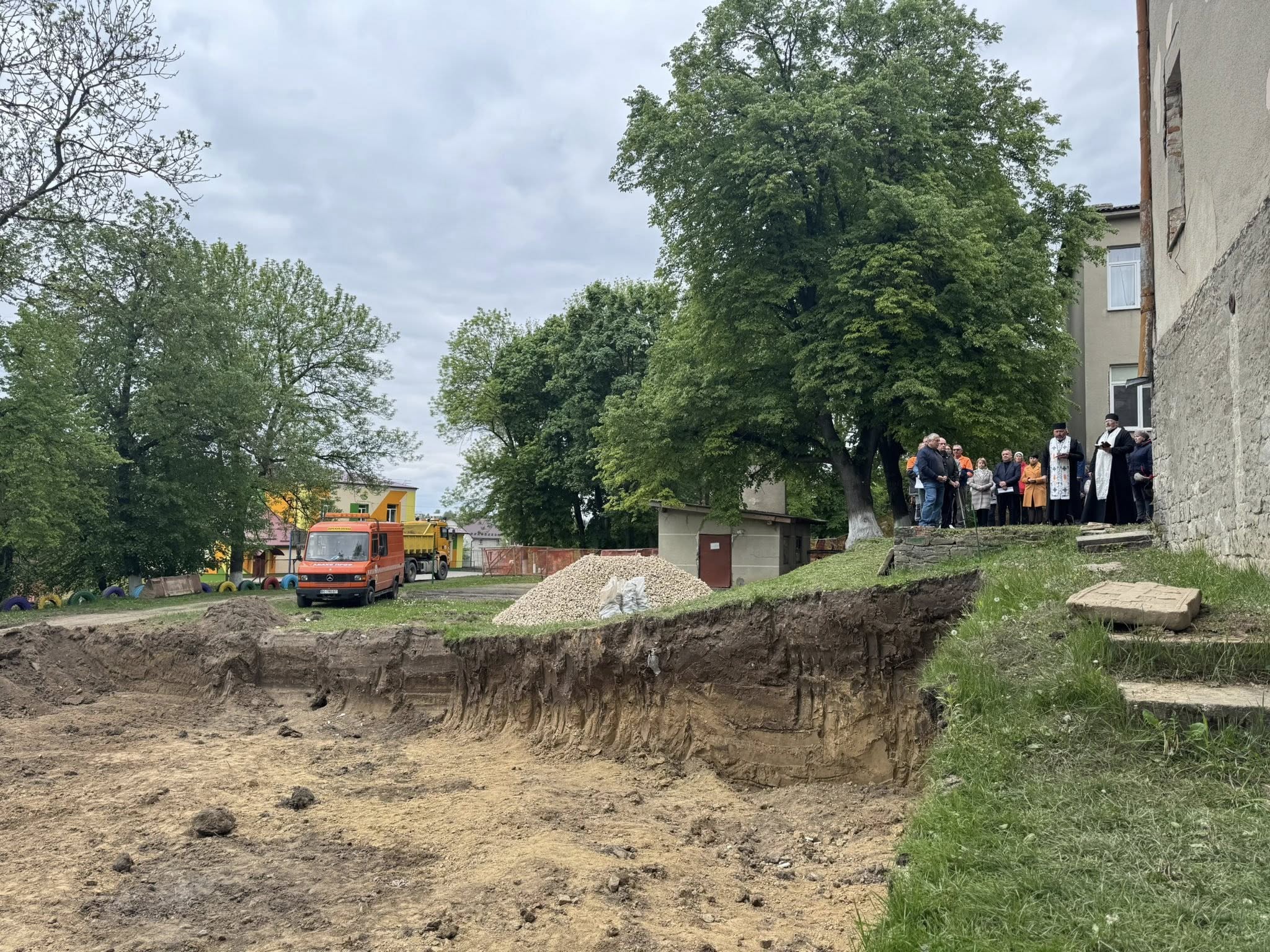 Новини Тернополя - фото з Новий спортзал розпочали будувати у Великогаївській громаді На зображенні може бути: 8 людей