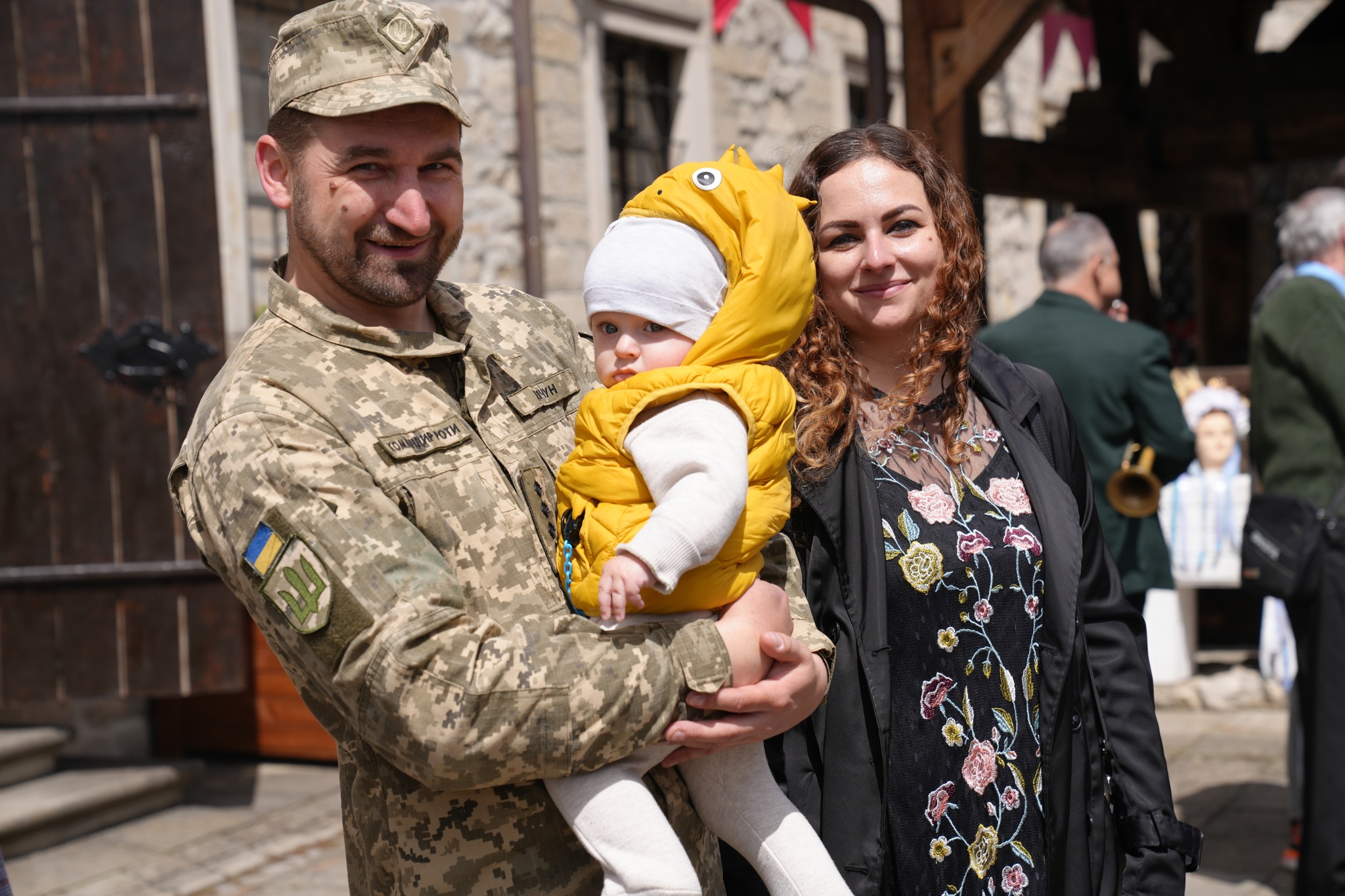 На зображенні може бути: 4 людини та текст
