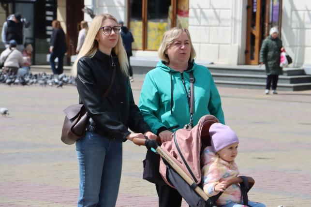 На Театральному майдані благодійний концерт до Дня матері: збирають гроші на аптечки для захисників