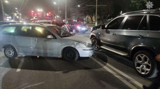 Новини Вінниці - фото з «Драгер» зашкалив: на Пирогова п'яний водій на Ford протаранив BMW