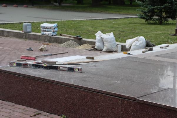 Новини Тернополя - фото з У Тернополі ремонтують пам’ятник Степану Бандері: що мають зробити та скільки це коштує