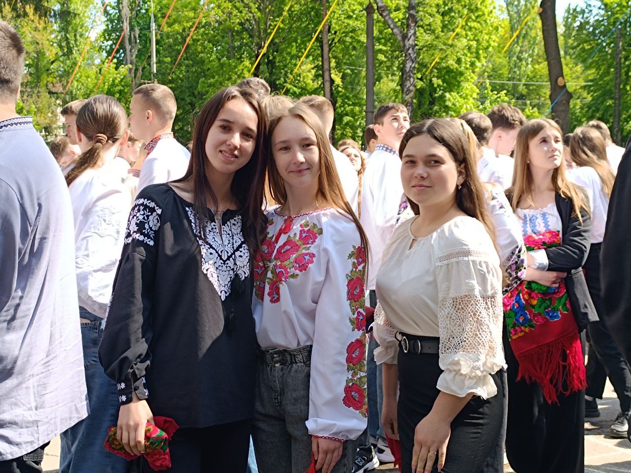 Новини Вінниці - фото з «Мурашки по шкірі»: як студенти Вінницького техколеджу влаштували флешмоб до Дня вишиванки