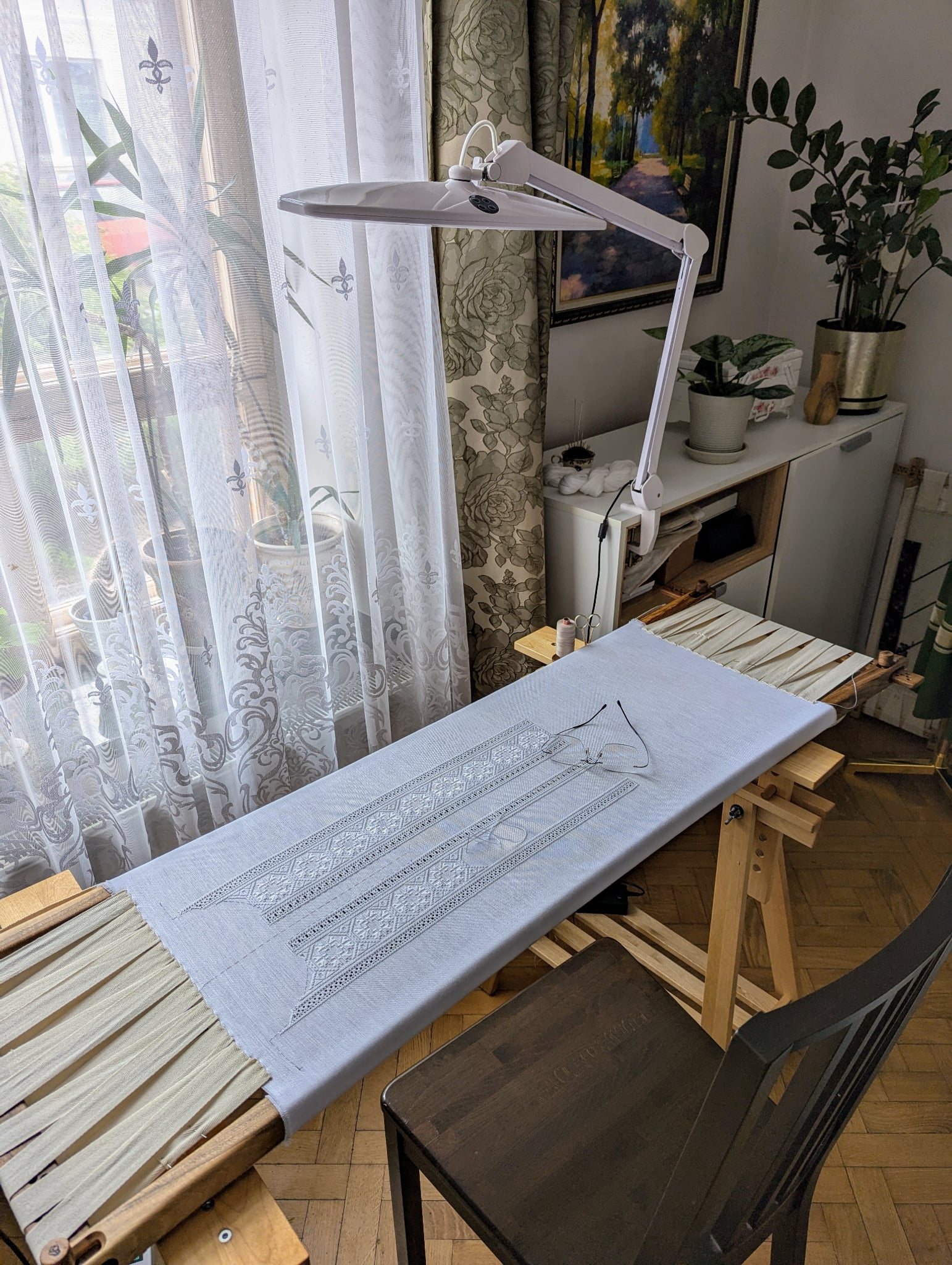 Новини Тернополя - фото з Світлана Заяць створює інструменти, вишиває і мріє, щоб через століття копіювали нас