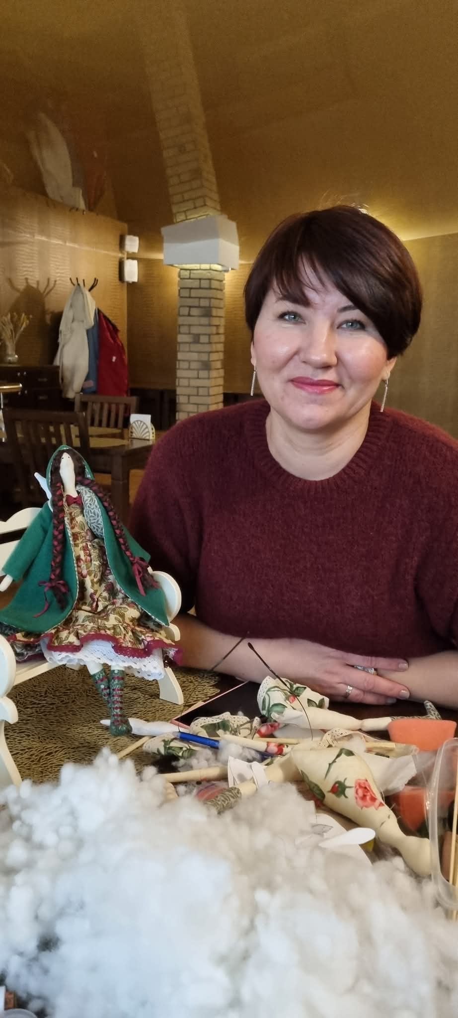 Новини Тернополя - фото з Світлана Заяць створює інструменти, вишиває і мріє, щоб через століття копіювали нас