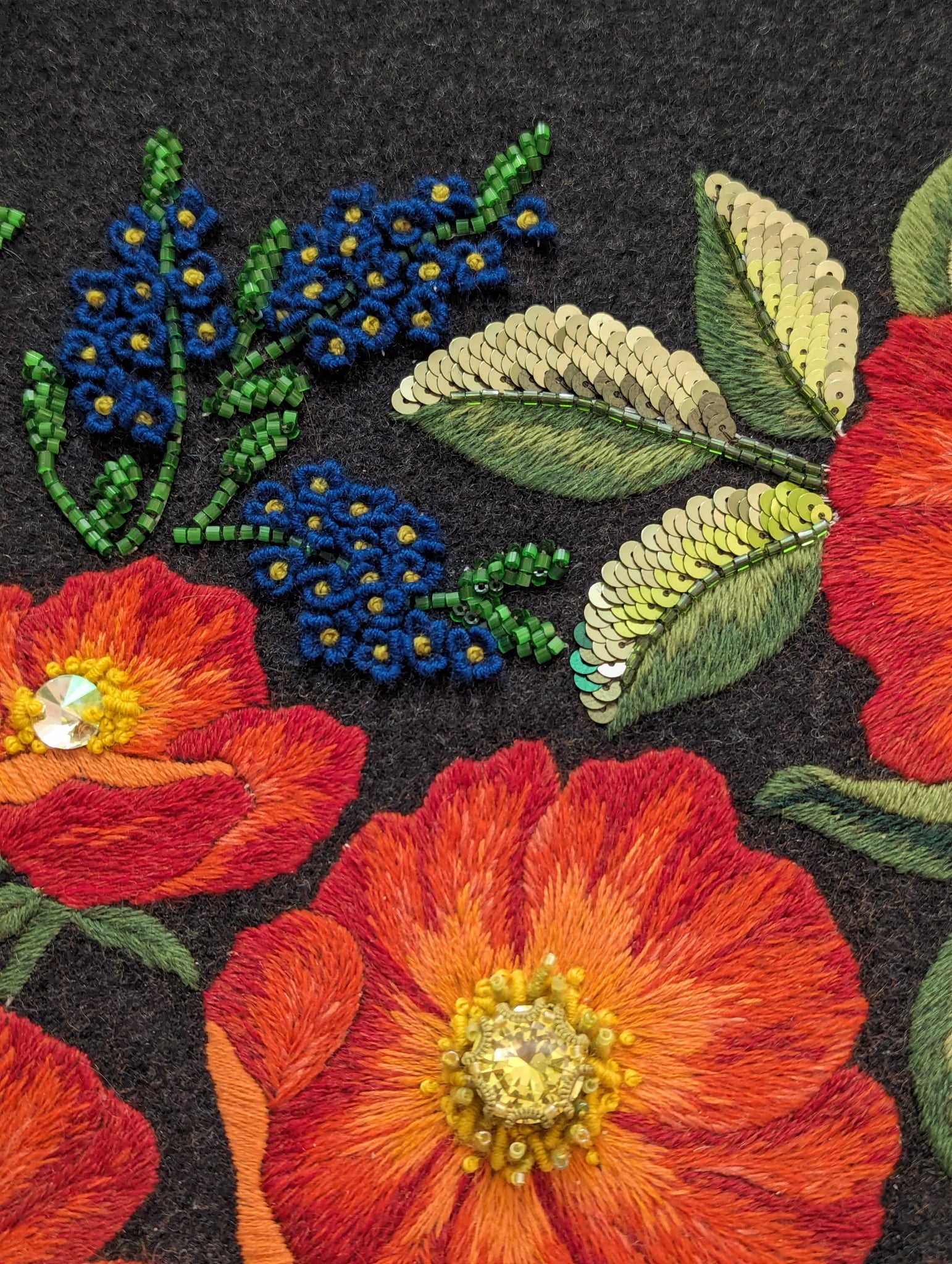 Новини Тернополя - фото з Світлана Заяць створює інструменти, вишиває і мріє, щоб через століття копіювали нас