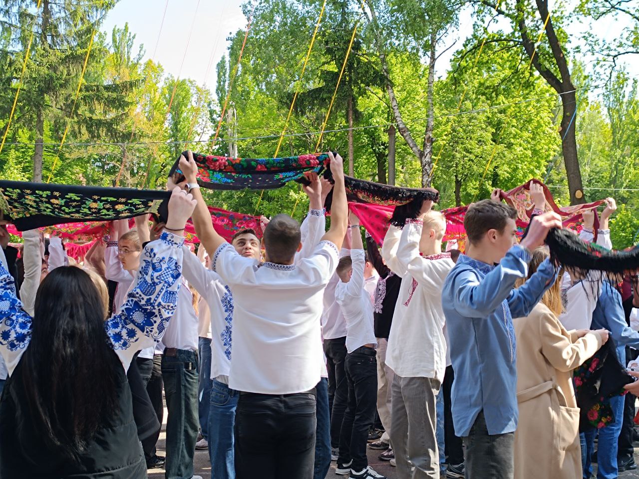 Новини Вінниці - фото з «Мурашки по шкірі»: як студенти Вінницького техколеджу влаштували флешмоб до Дня вишиванки