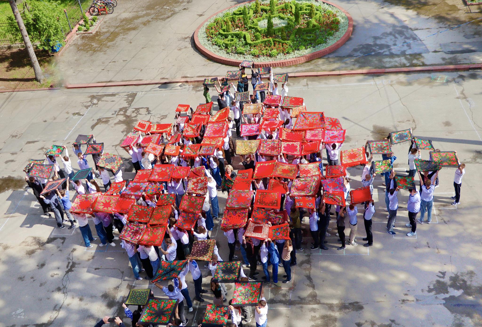 Новини Вінниці - фото з «Мурашки по шкірі»: як студенти Вінницького техколеджу влаштували флешмоб до Дня вишиванки