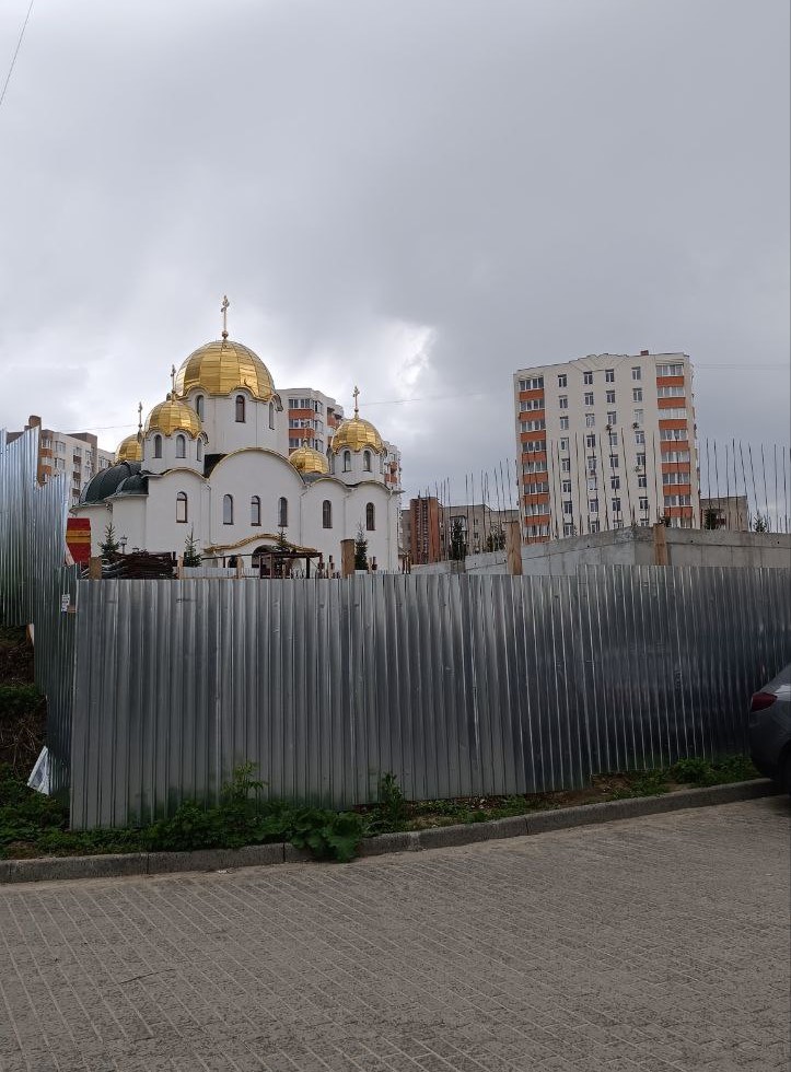 Новини Тернополя - фото з Нове будівництво біля храму на Київській. Що там буде — секрет?