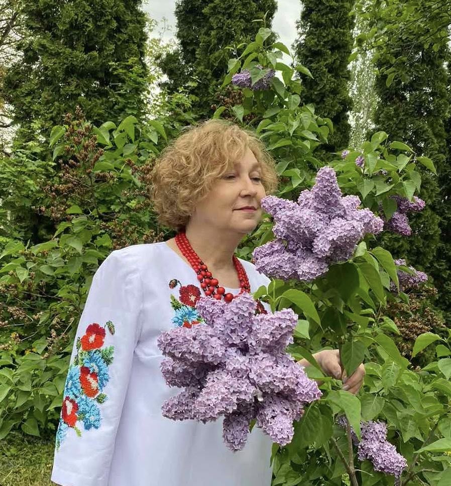 Новини Хмельницького - фото з Хмельничани у вишиванках: підбірка фото із соцмереж На зображенні може бути: 1 особа