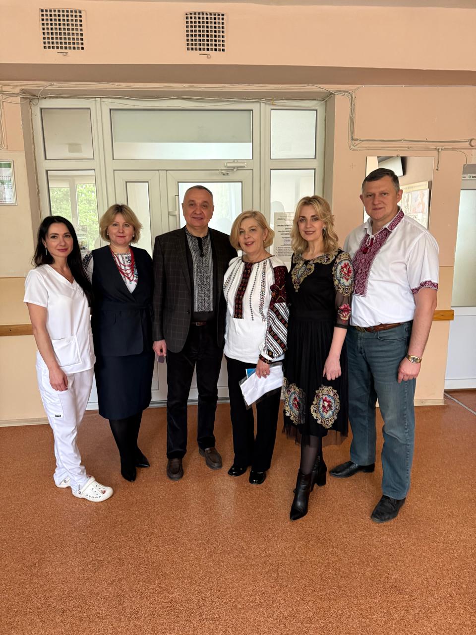 На зображенні може бути: 6 людей