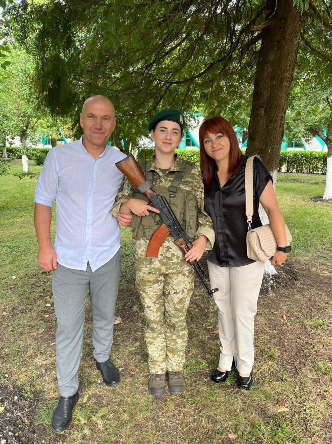 Новини Вінниці - фото з До Дня сім'ї: як три покоління родини Сотнічуків захищають кордон України