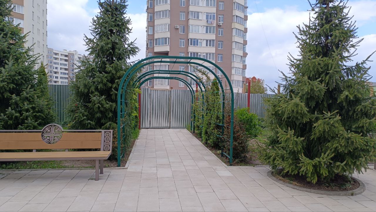 Новини Тернополя - фото з Нове будівництво біля храму на Київській. Що там буде — секрет?