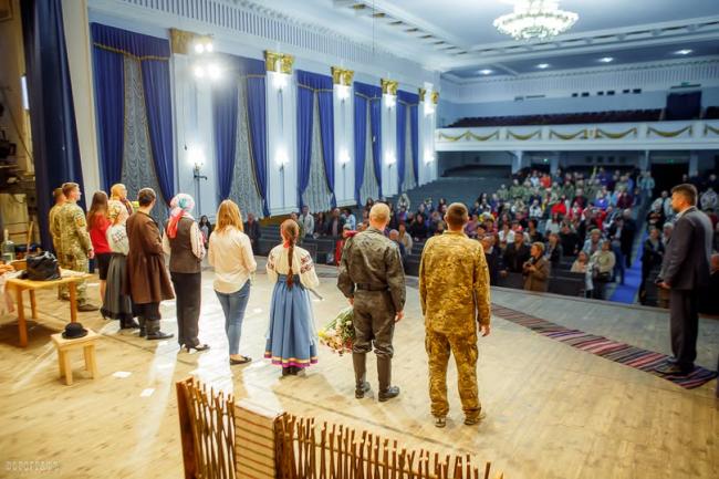 Новини Вінниці - фото з Грають виставу та озвучують «На вушко–2»: про ветеранські проєкти Барського МХАТу розповів очільник Роман Григор'єв