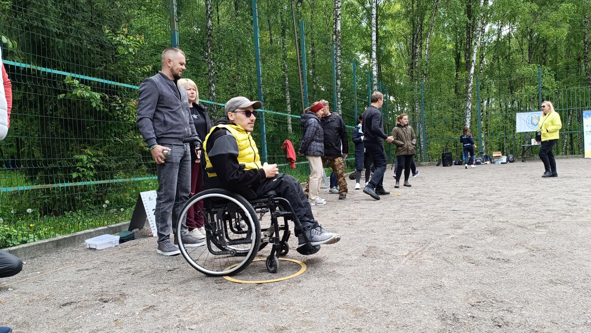 Новини Тернополя - фото з Турнір з петанку серед військових та ветеранів організували у парку Нацвідродження