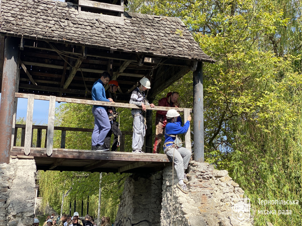 Новини Тернополя - фото з Команда Галицького коледжу перемогла у змаганнях юних рятувальників