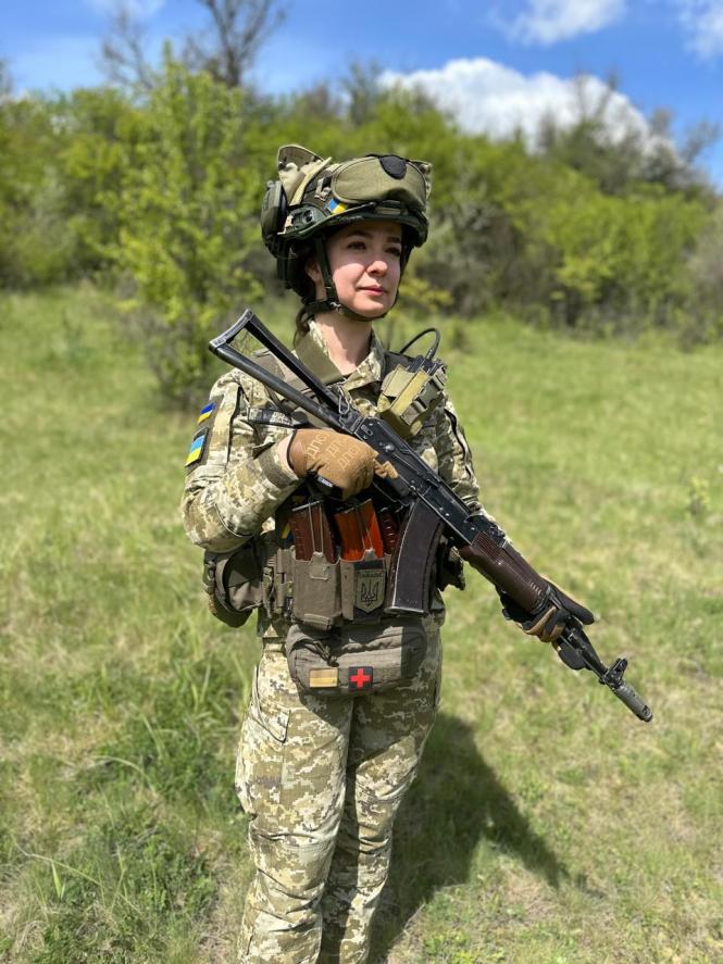 Новини Вінниці - фото з На касці вушка, у серці — сталь: історія прикордонниці Насті, яка ламає стереотипи