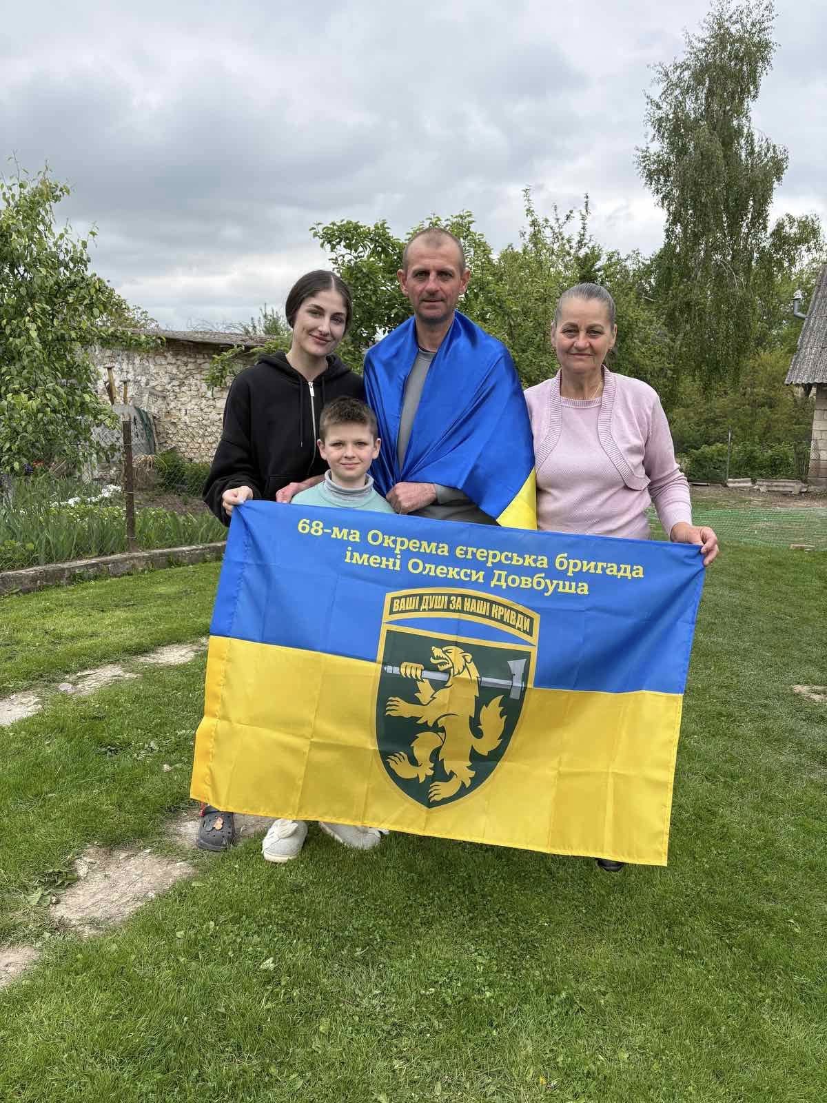 Новини Тернополя - фото з Дякуємо за мужність: у рідне село повернувся Дмитро Дерлиця, який був у полоні понад два роки