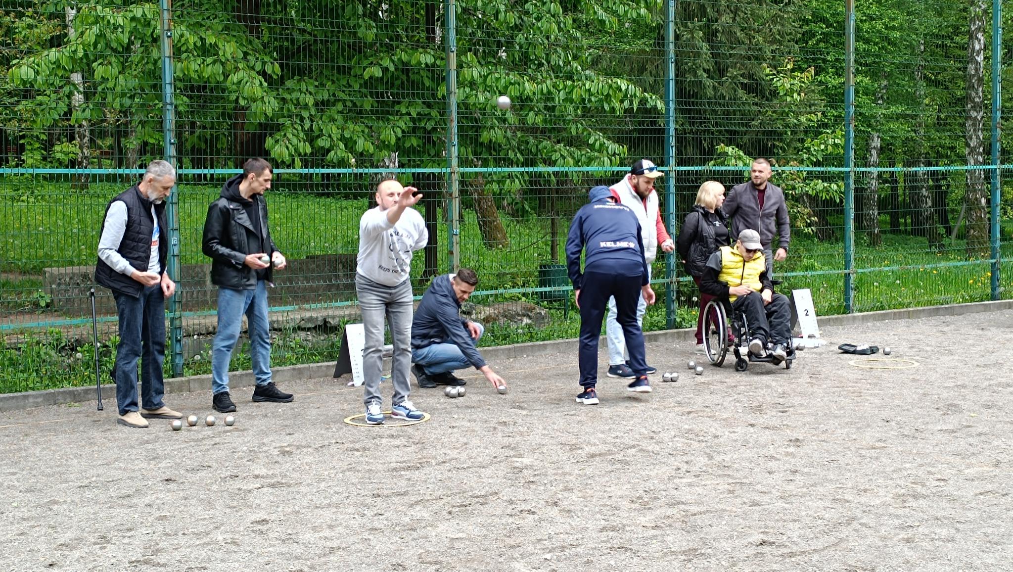 Новини Тернополя - фото з Турнір з петанку серед військових та ветеранів організували у парку Нацвідродження