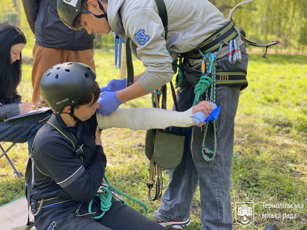 Новини Тернополя - фото з Команда Галицького коледжу перемогла у змаганнях юних рятувальників