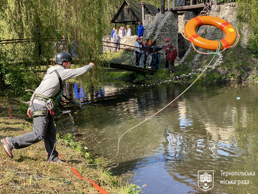 Новини Тернополя - фото з Команда Галицького коледжу перемогла у змаганнях юних рятувальників