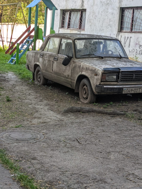 Новини Тернополя - фото з Власників покинутих автомобілів просять прибрати їх з вулиць Тернополя