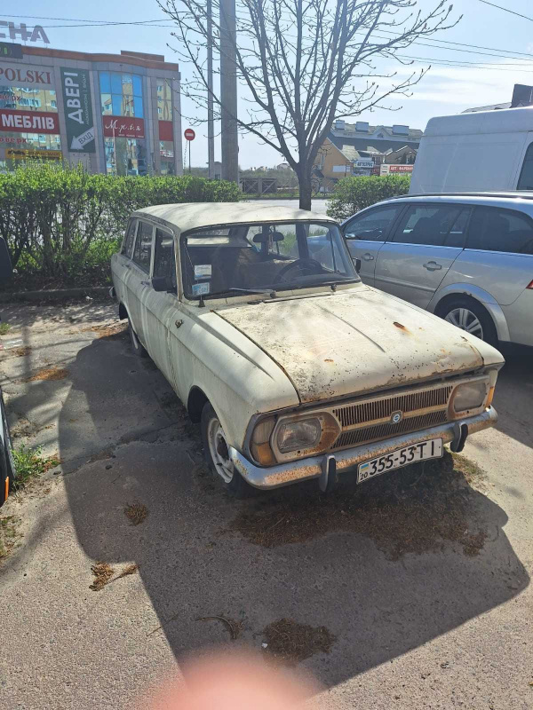 Новини Тернополя - фото з Власників покинутих автомобілів просять прибрати їх з вулиць Тернополя
