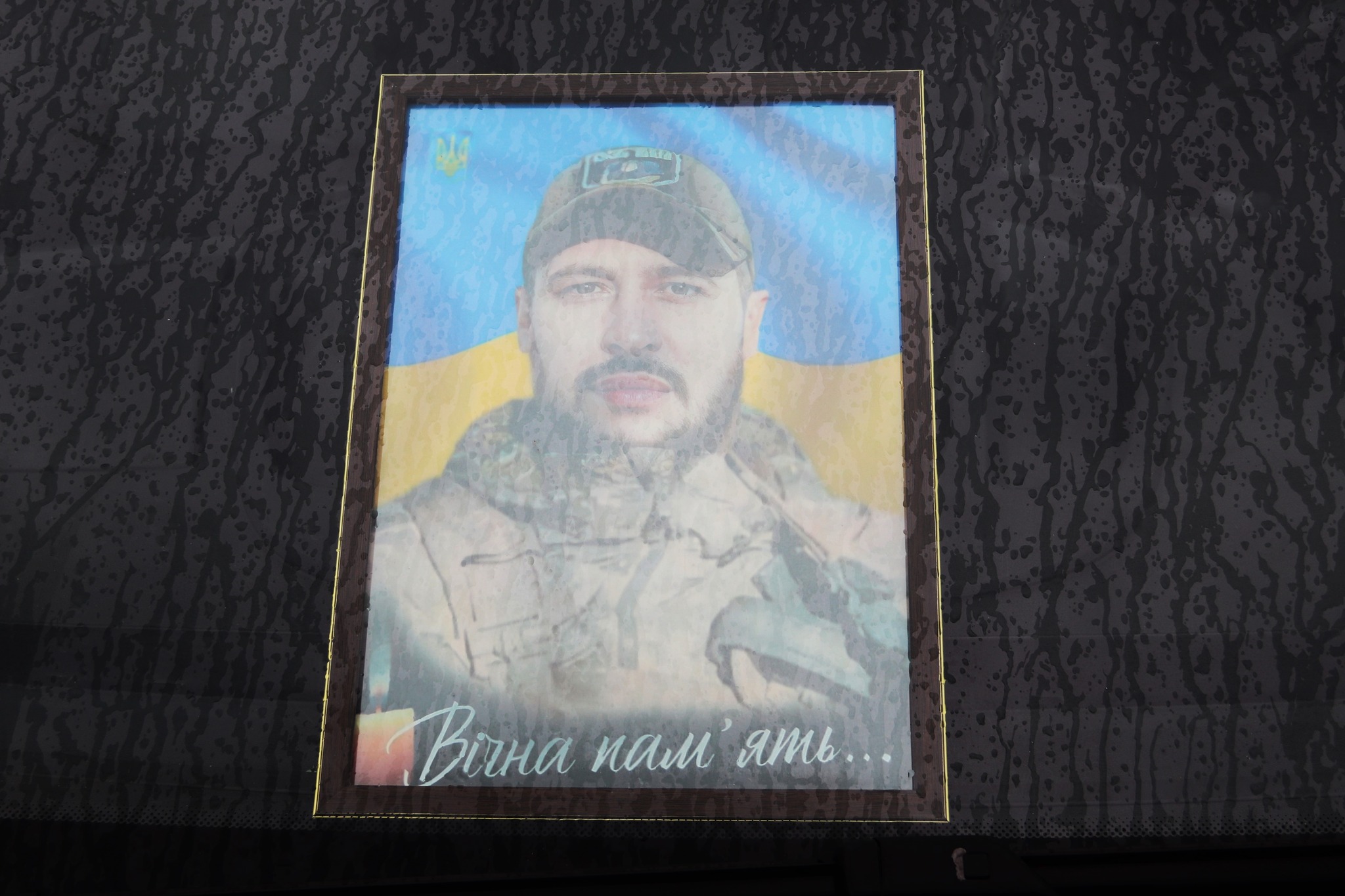 Новини Хмельницького - фото з Троє Героїв з Хмельниччини повернулися з війни «на щиті»