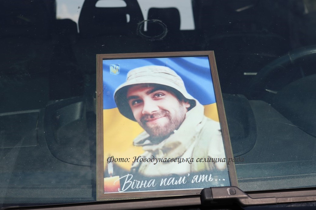 Новини Хмельницького - фото з Троє Героїв з Хмельниччини повернулися з війни «на щиті»
