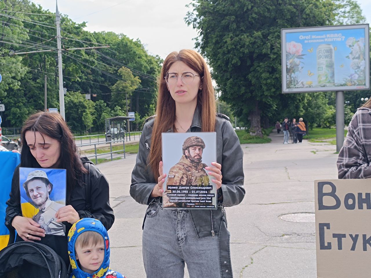 Новини Вінниці - фото з «Хвилина мовчання — це про конкретні обличчя й імена». У Вінниці провели акцію пам’яті до Дня Героїв