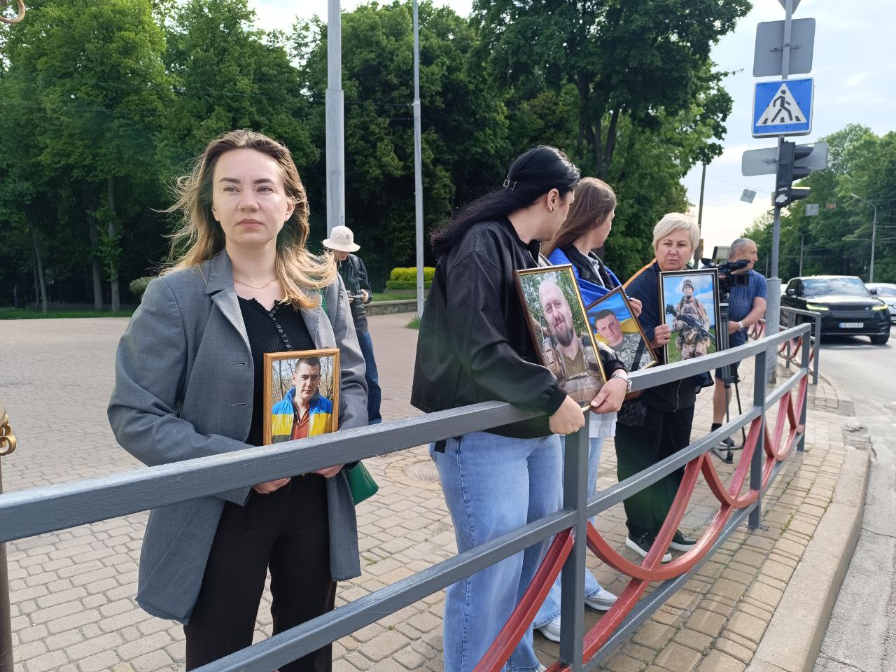 Новини Вінниці - фото з «Хвилина мовчання — це про конкретні обличчя й імена». У Вінниці провели акцію пам’яті до Дня Героїв