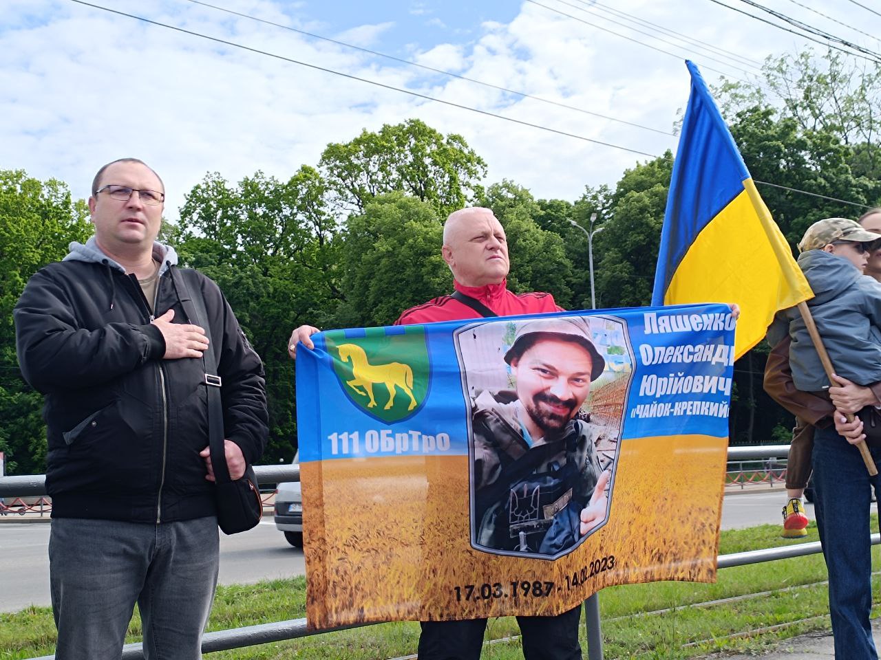 Новини Вінниці - фото з «Хвилина мовчання — це про конкретні обличчя й імена». У Вінниці провели акцію пам’яті до Дня Героїв