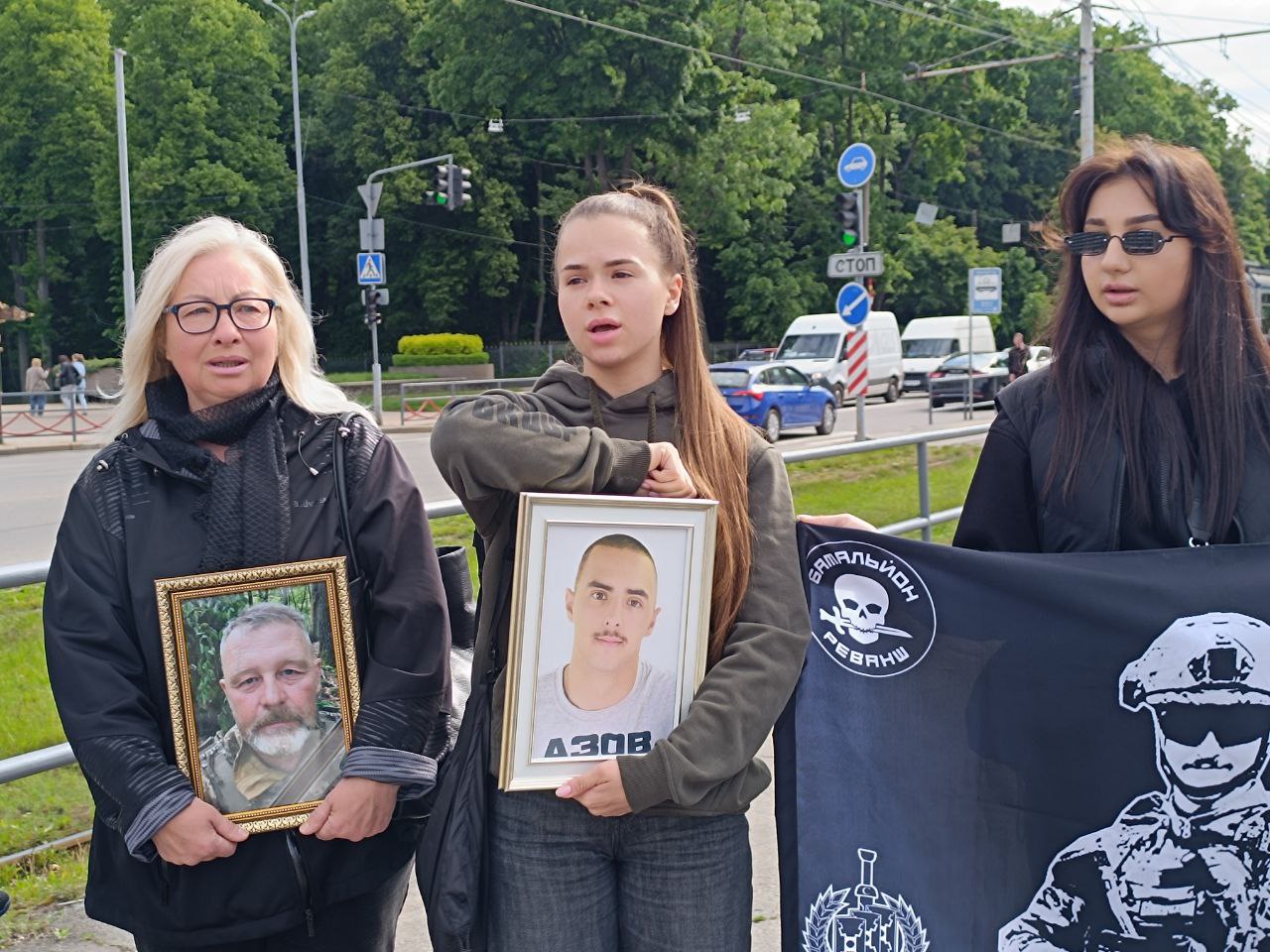 Новини Вінниці - фото з «Хвилина мовчання — це про конкретні обличчя й імена». У Вінниці провели акцію пам’яті до Дня Героїв