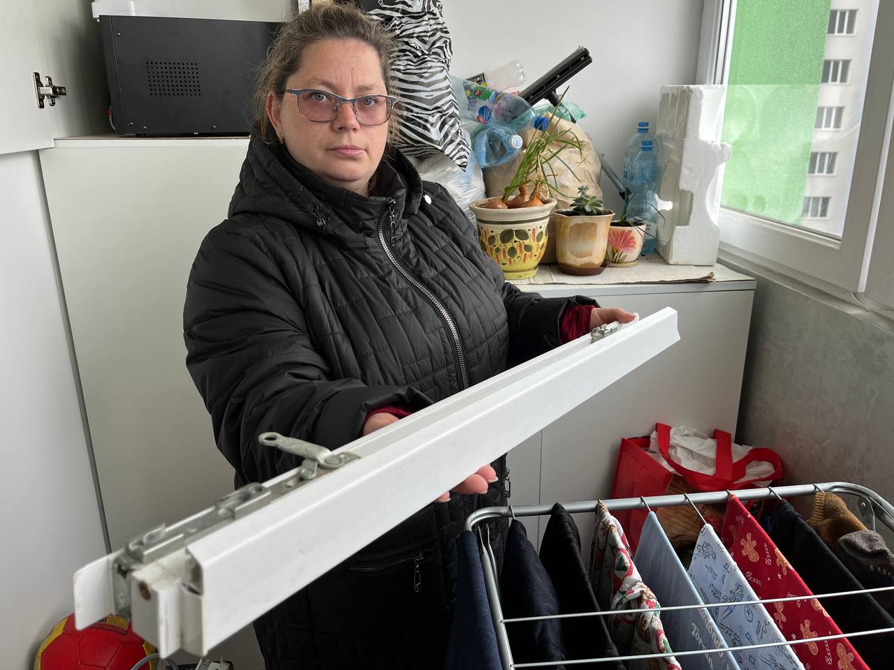 Новини Тернополя - фото з Друга доба після прильоту: тернополяни демонтують стіни, заклеюють вікна плівкою та чекають на компенсацію