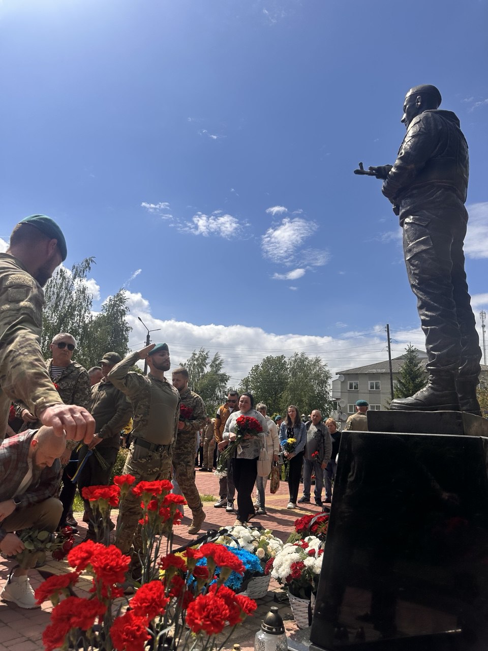 Новини Вінниці - фото з «Його тіло дотепер не повернули»: у Жмеринці відкрили пам’ятник морпіху Ярославу Христюку